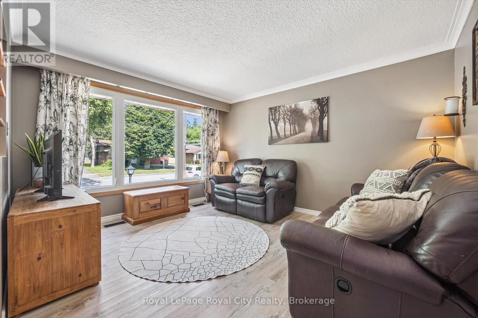 24 Julia Drive, Guelph, Ontario  N1H 5W1 - Photo 8 - X12316157