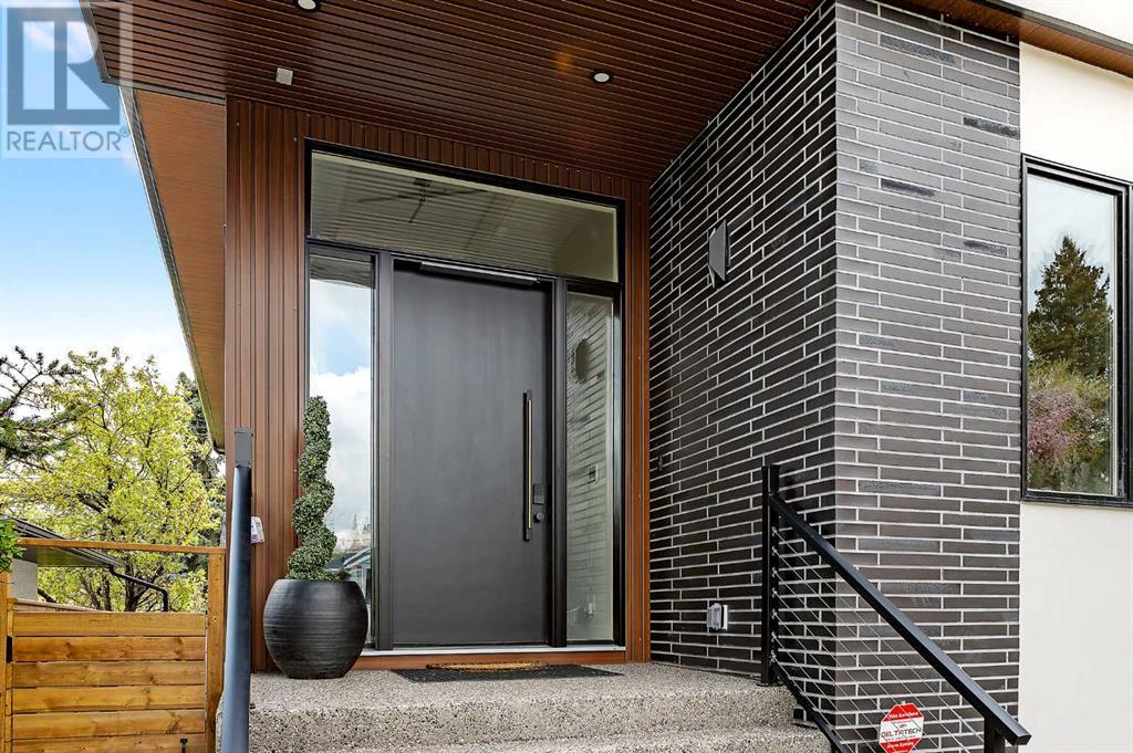 Property at 1027 39 Avenue NW image 3