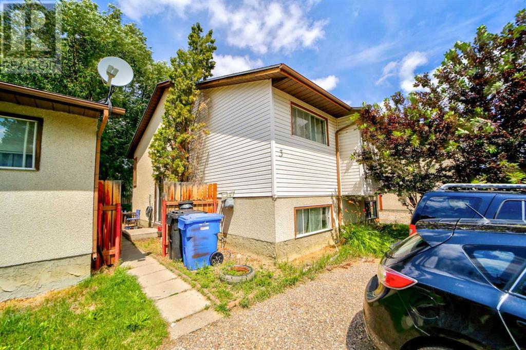 3 Columbia Place W, Lethbridge, Alberta  T1K 5A8 - Photo 1 - A2241289