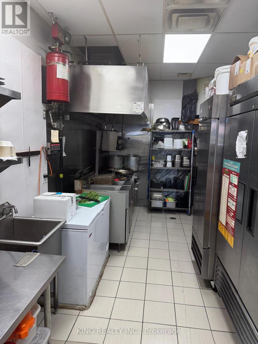02102 - 5010 Pinedale Avenue, Burlington, Ontario  L7L 0G3 - Photo 4 - W12316173