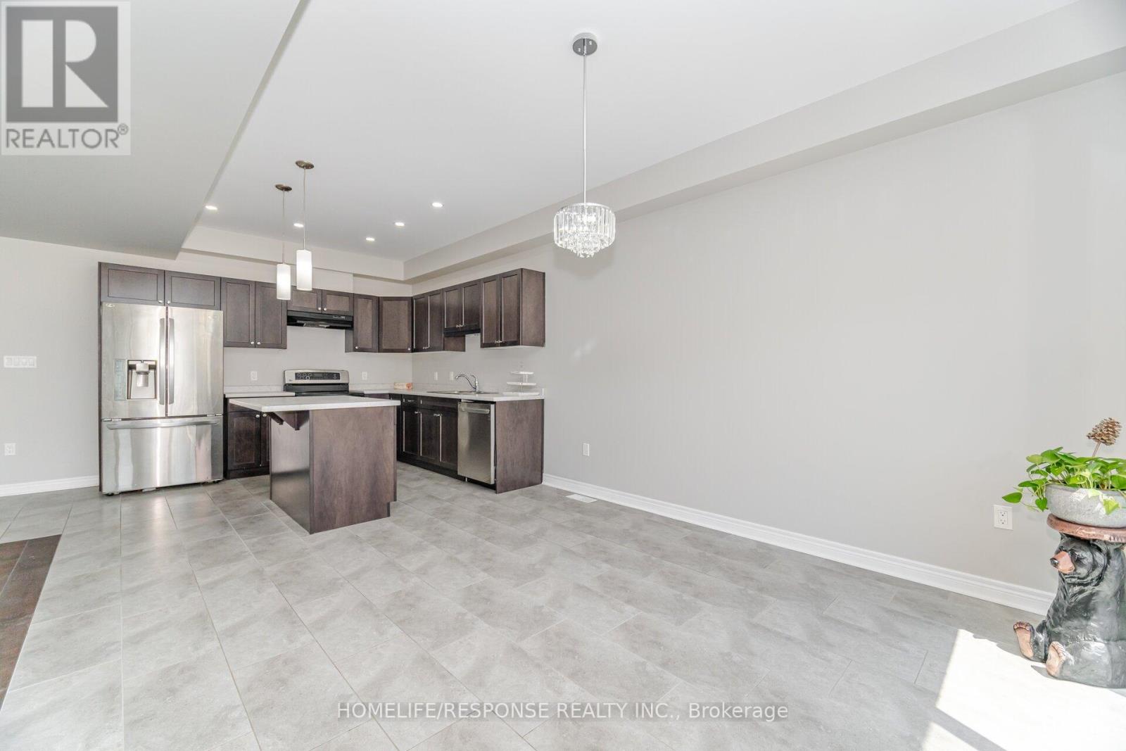 9 Bowman Crescent, Thorold, Ontario L2V 0G3 - Photo 18 - X12316167