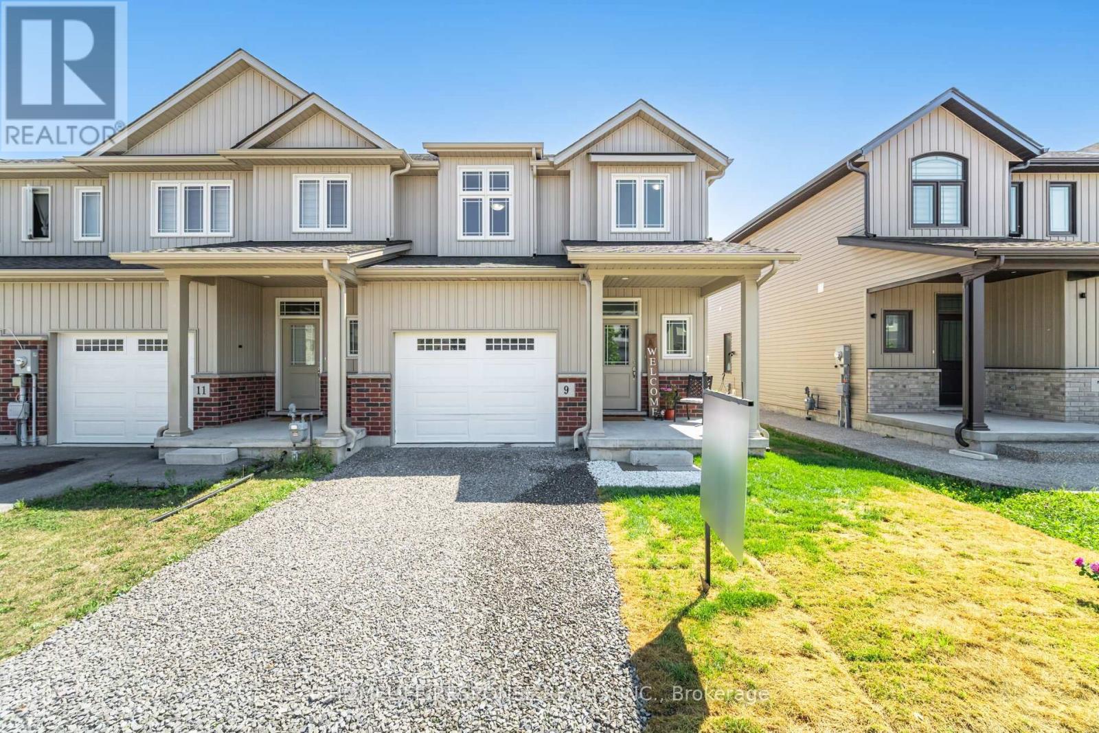 9 Bowman Crescent, Thorold, Ontario L2V 0G3 - Photo 3 - X12316167