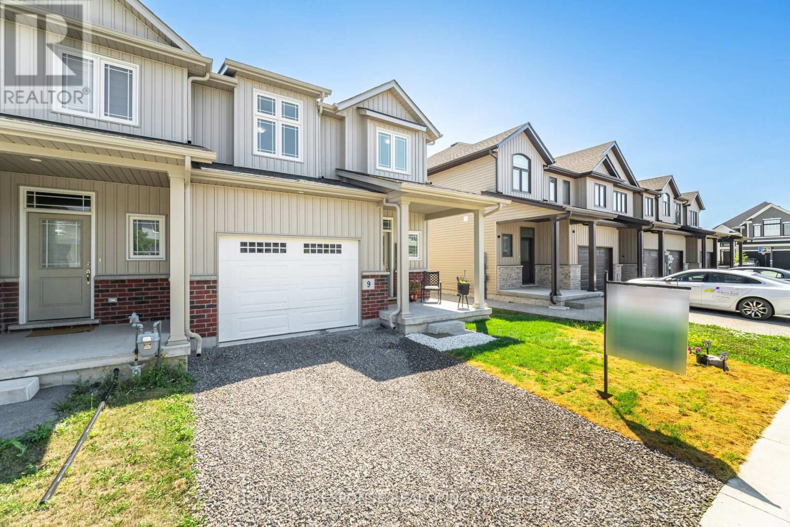 9 Bowman Crescent, Thorold, Ontario L2V 0G3 - Photo 4 - X12316167