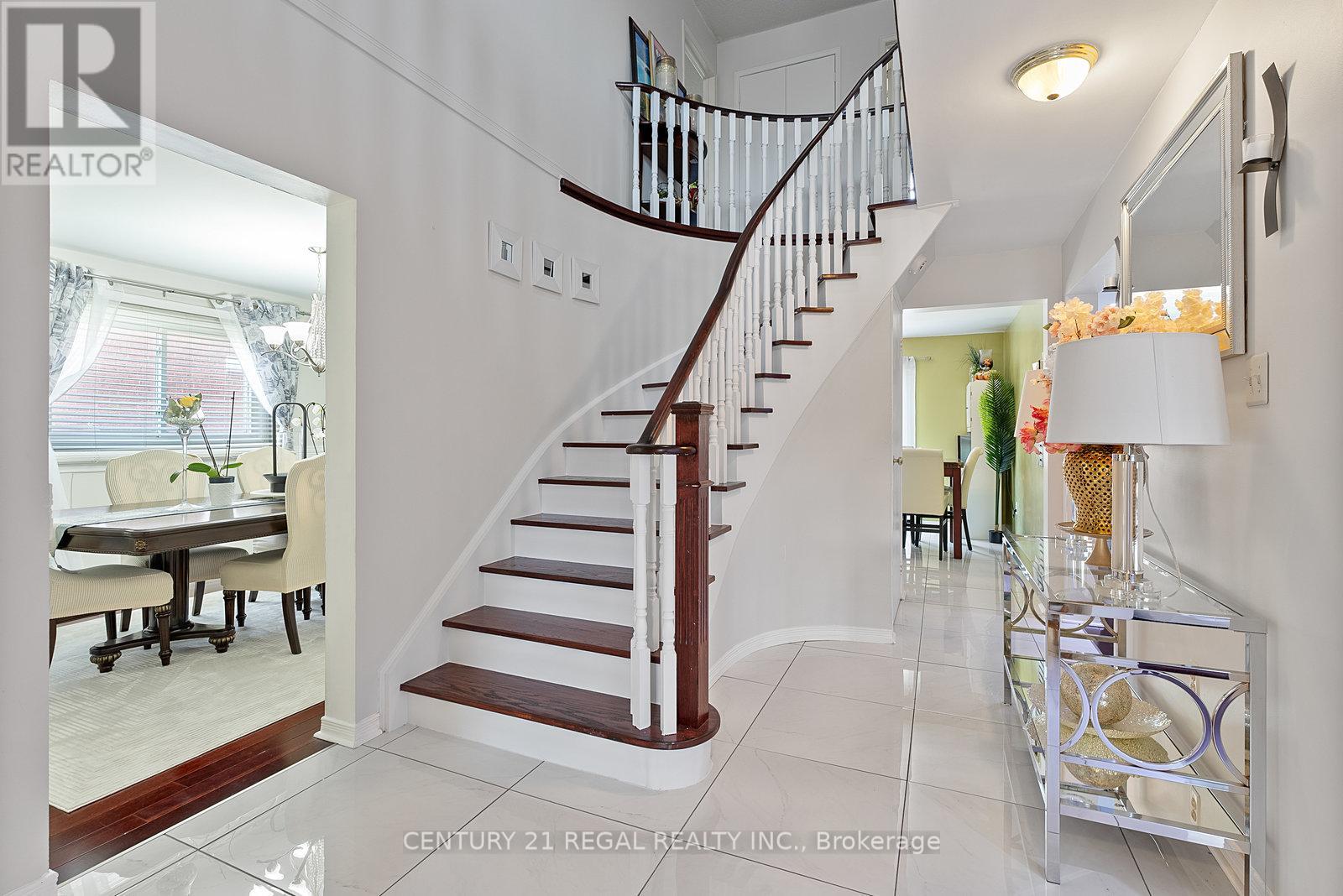 97 Hinchley Wood Grove, Brampton, Ontario  L6V 4J1 - Photo 3 - W12292933