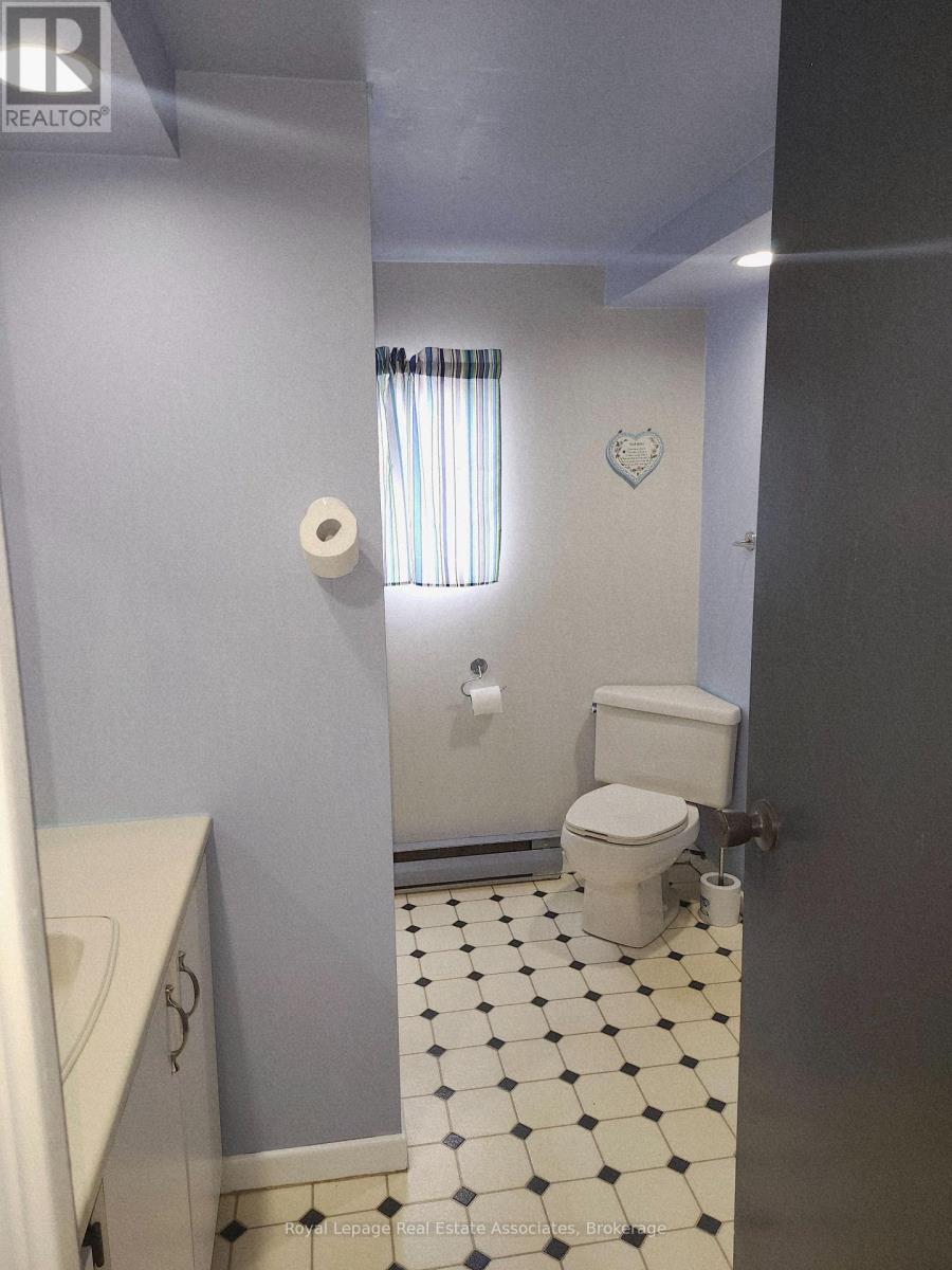 4407 Timothy Lane, Lincoln (Beamsville), Ontario  L0R 1B1 - Photo 7 - X12283519