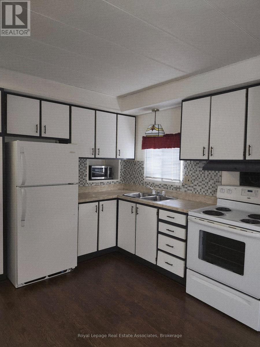 4407 Timothy Lane, Lincoln (Beamsville), Ontario  L0R 1B1 - Photo 6 - X12283519