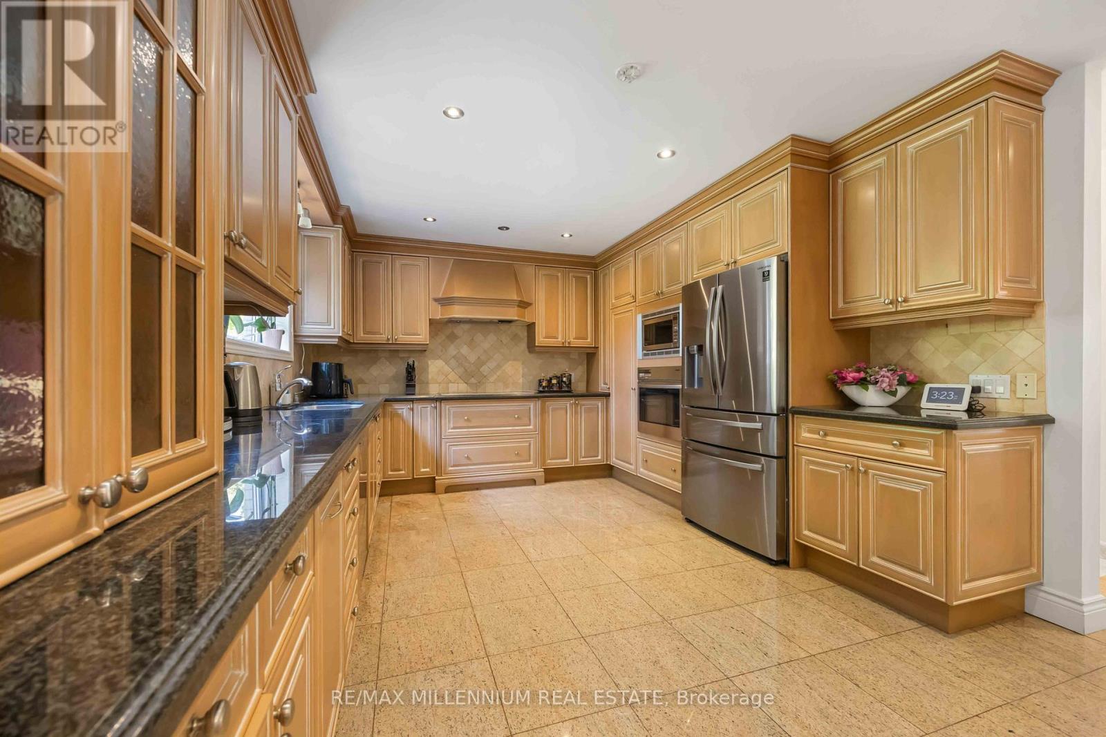 22 Richdale Court, Toronto, Ontario  M9B 5Y9 - Photo 13 - W12316224