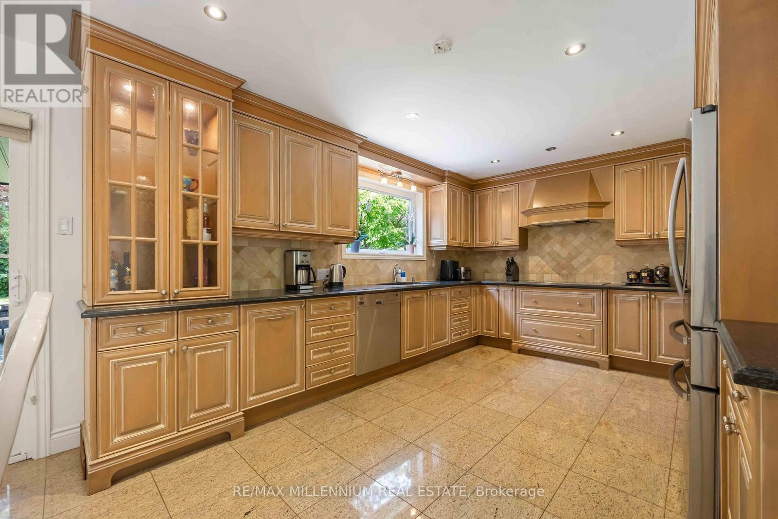 22 Richdale Court, Toronto, Ontario  M9B 5Y9 - Photo 14 - W12316224
