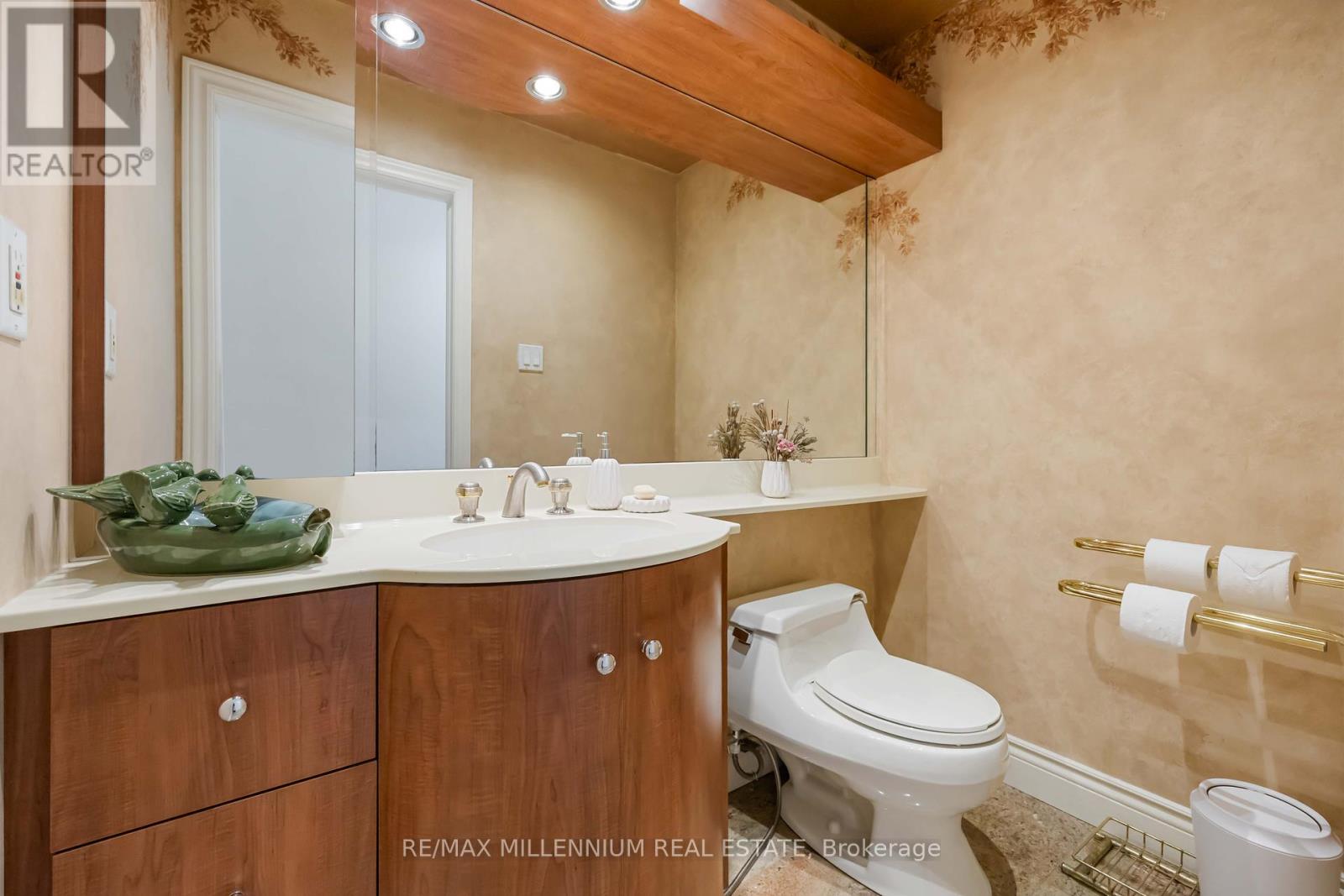 22 Richdale Court, Toronto, Ontario  M9B 5Y9 - Photo 18 - W12316224
