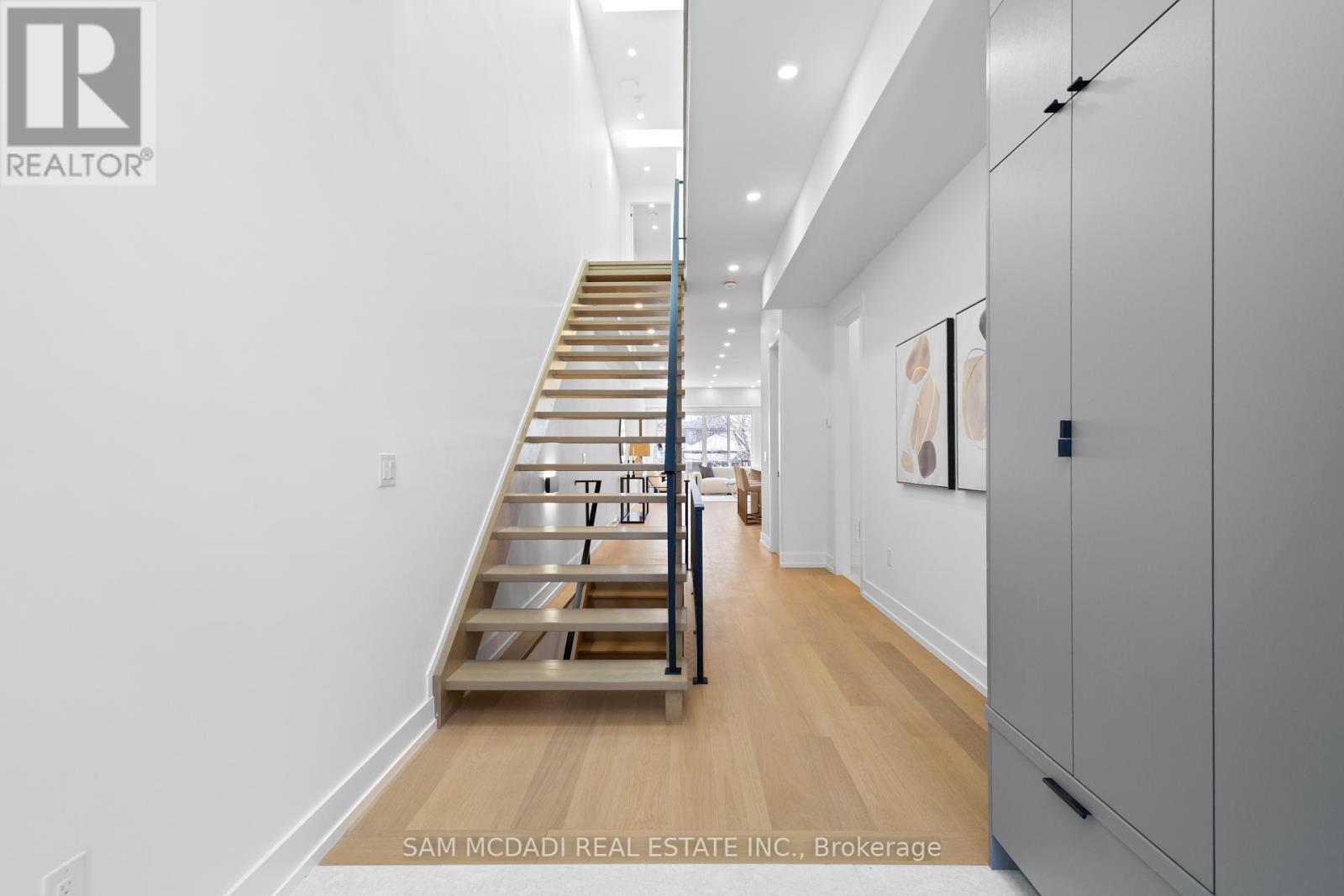 Property at 1037 CAVEN STREET image 3
