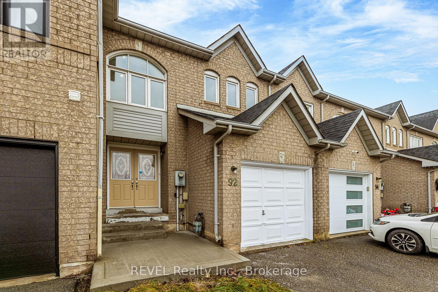 Property at 11 - 92 GOLDENLIGHT CIRCLE image 2