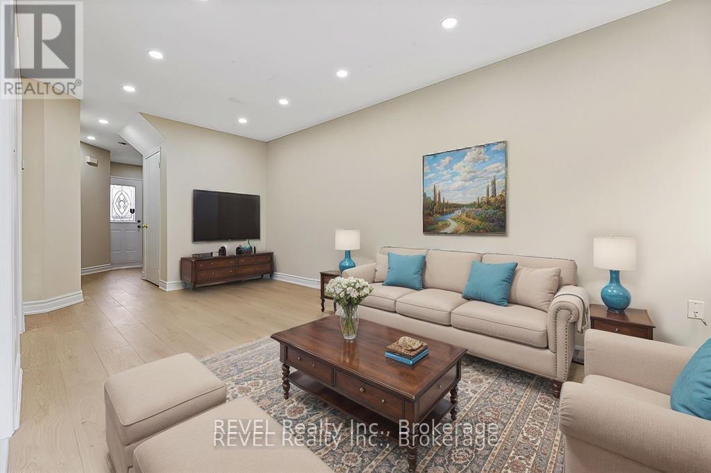 Property at 11 - 92 GOLDENLIGHT CIRCLE image 5