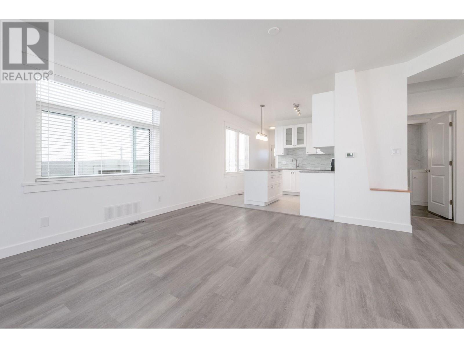 7696 Davies Street, Burnaby, British Columbia  V3N 3H4 - Photo 4 - R3032311