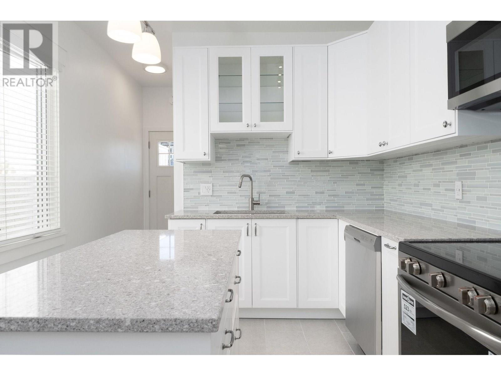7696 Davies Street, Burnaby, British Columbia  V3N 3H4 - Photo 9 - R3032311