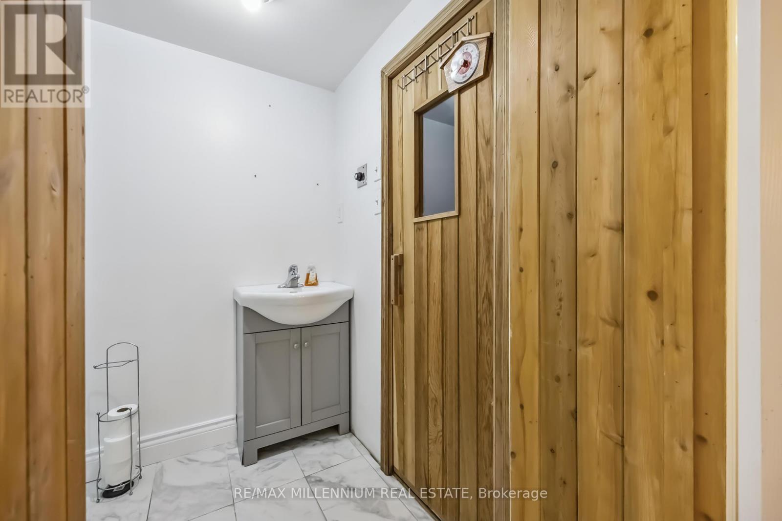 22 Richdale Court, Toronto, Ontario  M9B 5Y9 - Photo 34 - W12316224