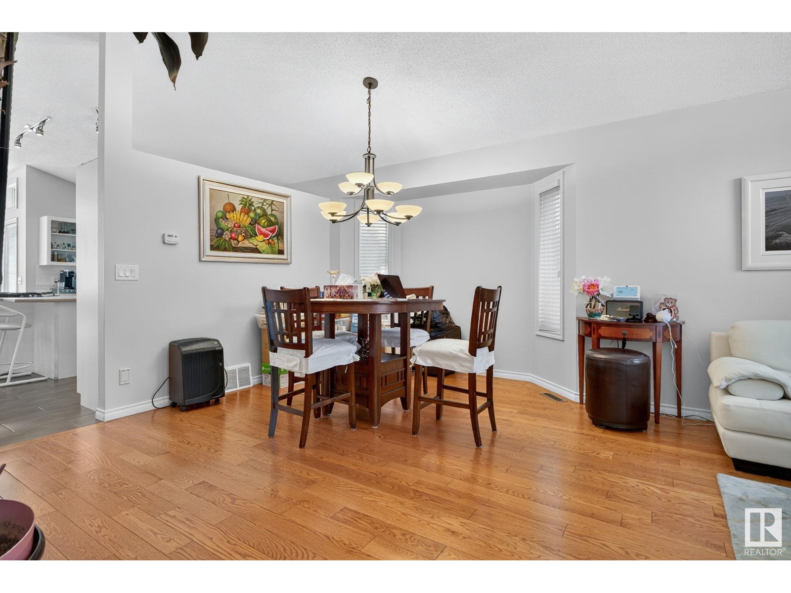 Property at 47 HUNTINGTON CR image 2