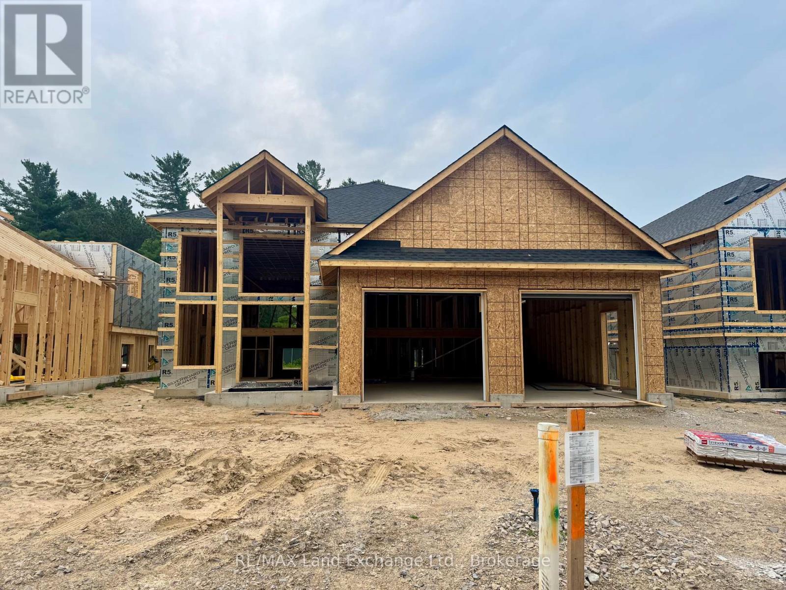 652 Devonshire Road, Saugeen Shores, Ontario  N0H 2C3 - Photo 1 - X12316174