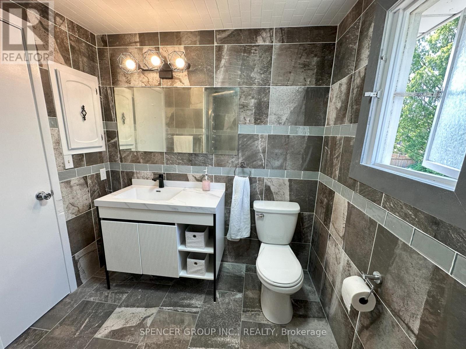571 Minette Circle, Mississauga, Ontario  L5A 3B9 - Photo 13 - W12316282