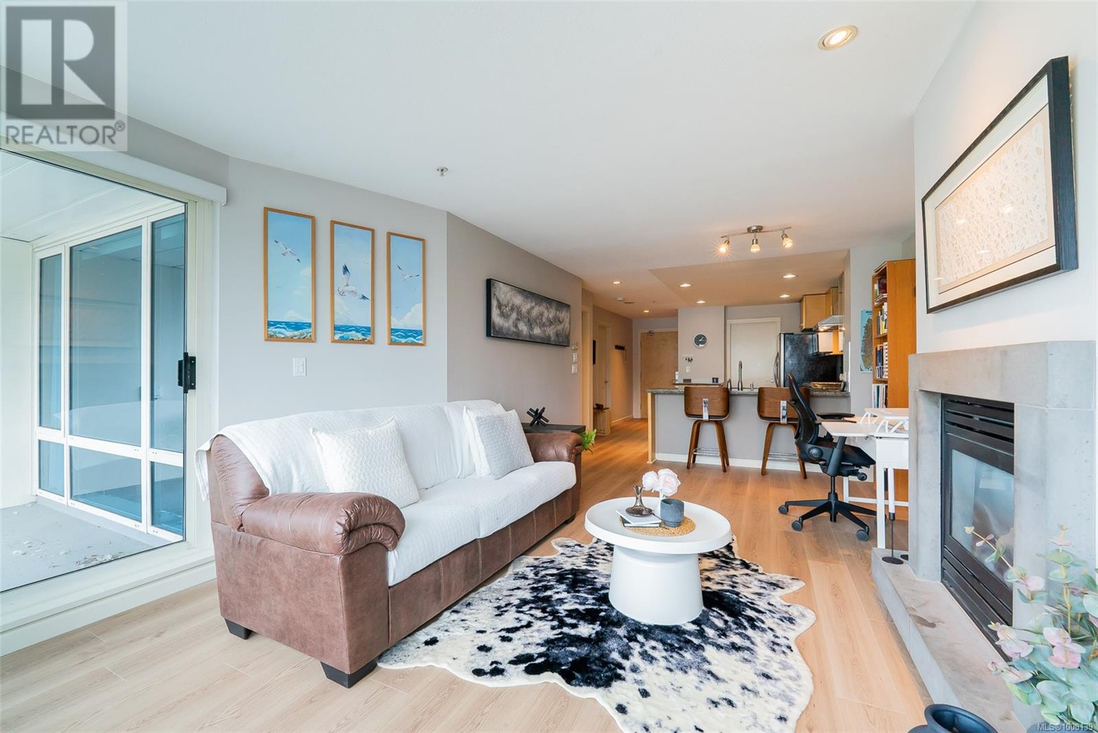 208 38 Front St, Nanaimo, British Columbia V9R 0B8 - Photo 2 - 1008139