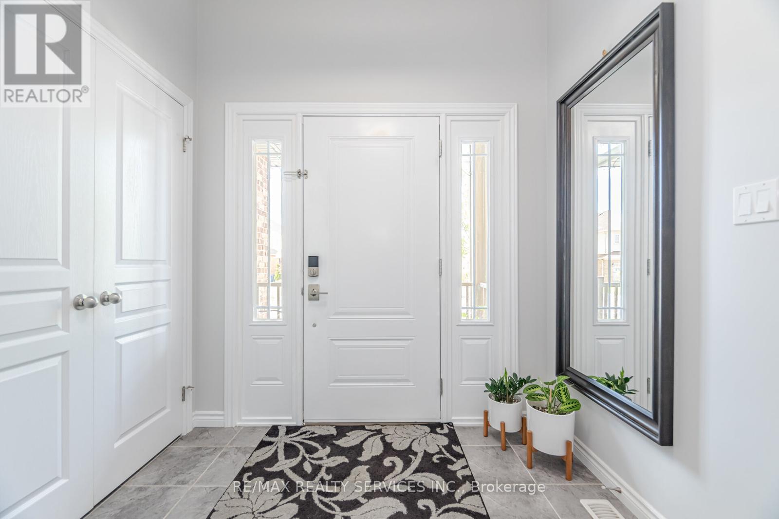 Property at 567 STARWOOD DRIVE image 3