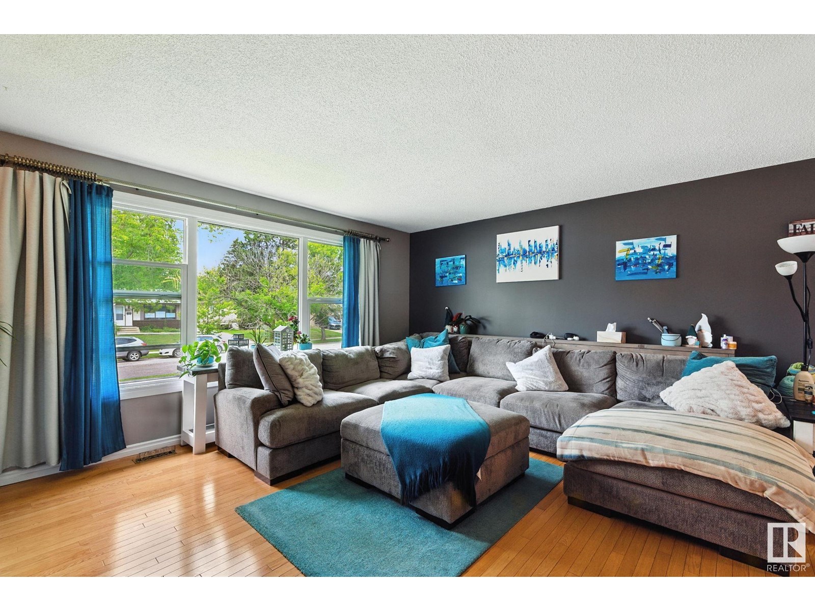 Property at 17 AMBER CR image 1