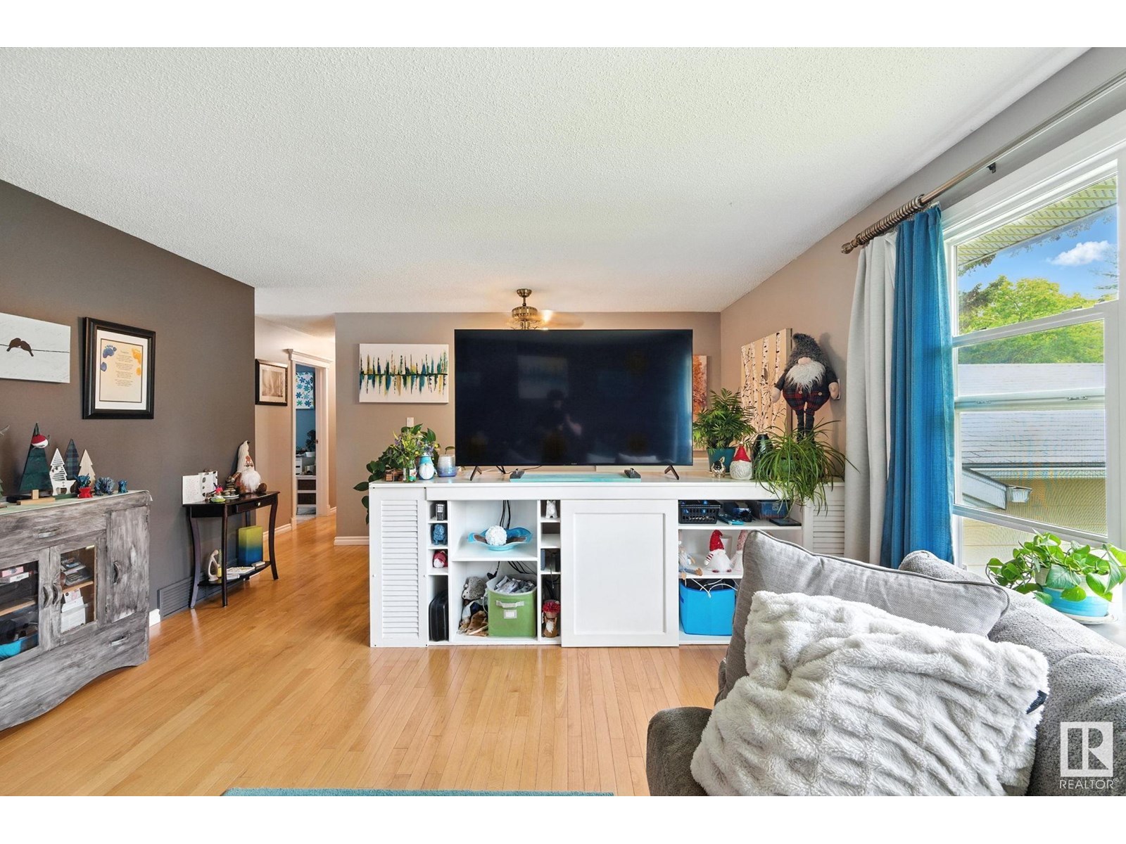 Property at 17 AMBER CR image 5
