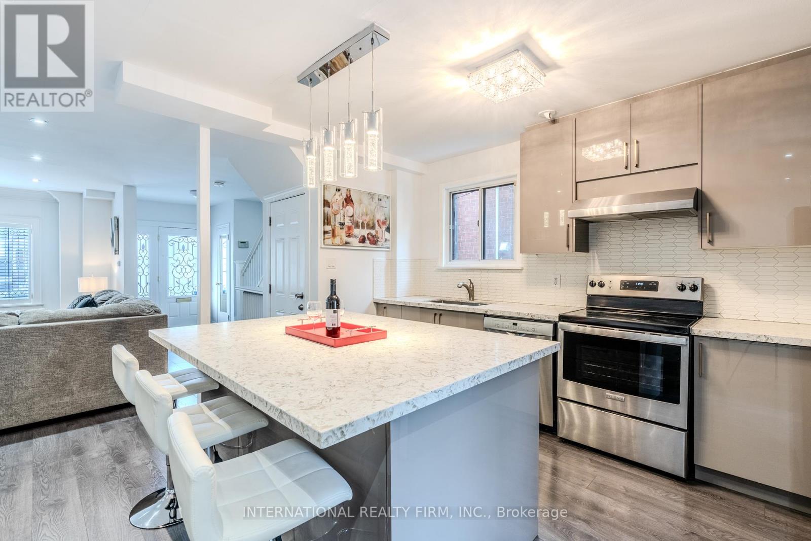 Mainsecondfloors - 47 Maxwell Avenue, Toronto, Ontario  M5P 2B4 - Photo 10 - C12316336