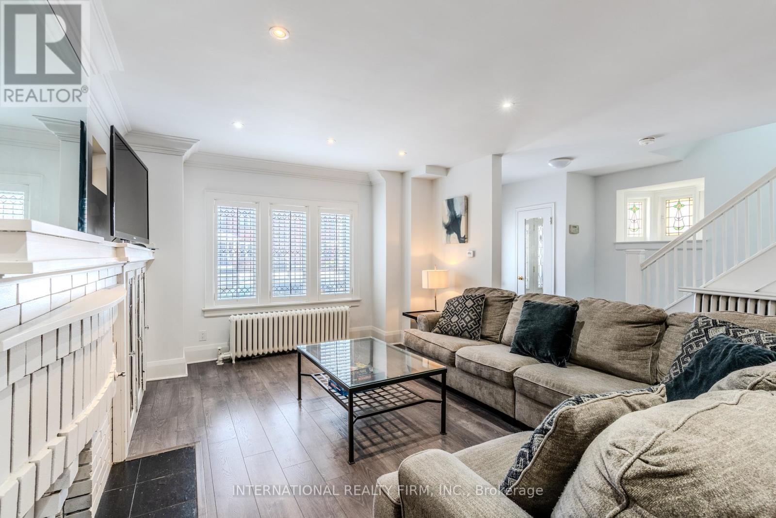 Mainsecondfloors - 47 Maxwell Avenue, Toronto, Ontario  M5P 2B4 - Photo 3 - C12316336