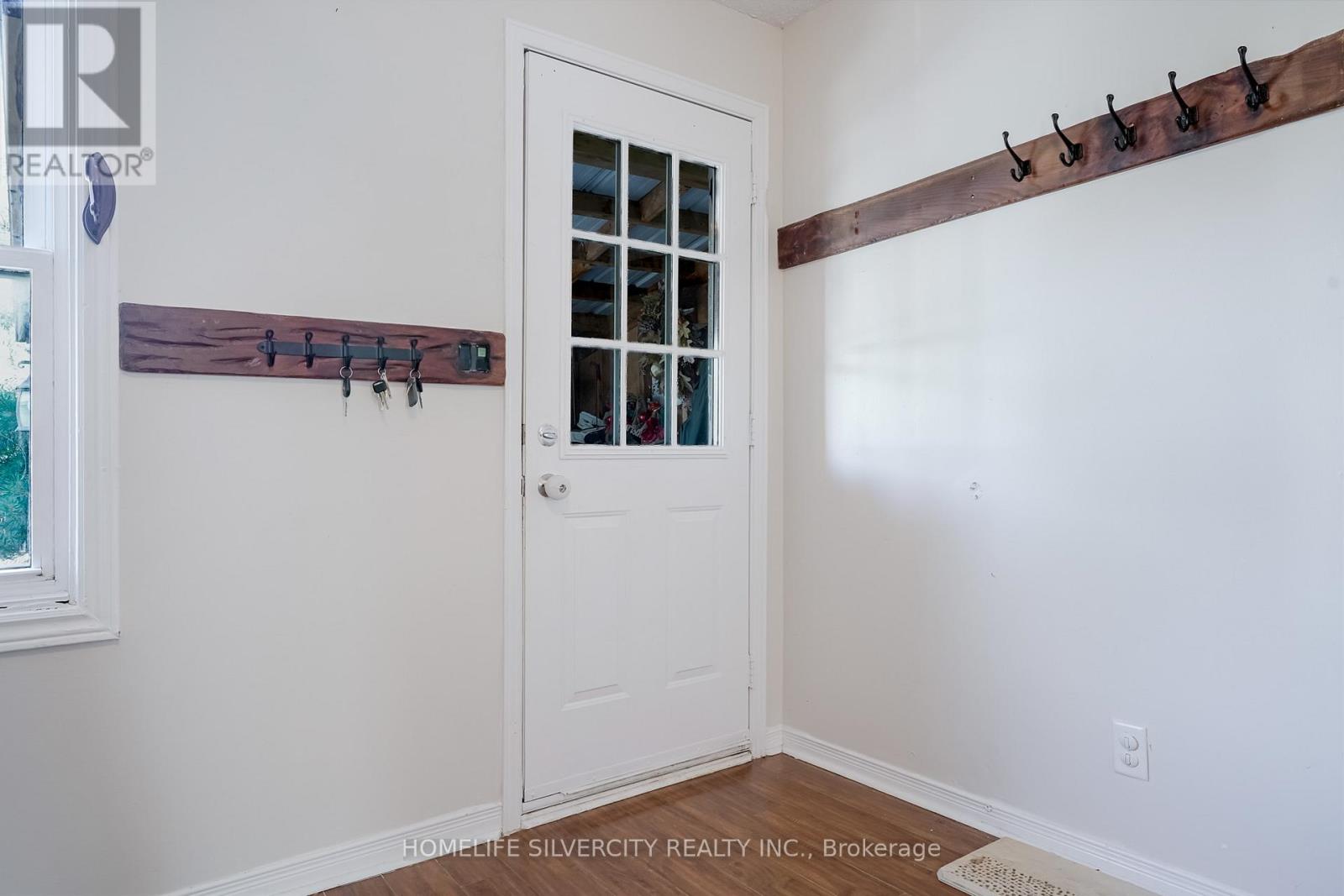 Property at 283 PARK ROAD S image 3
