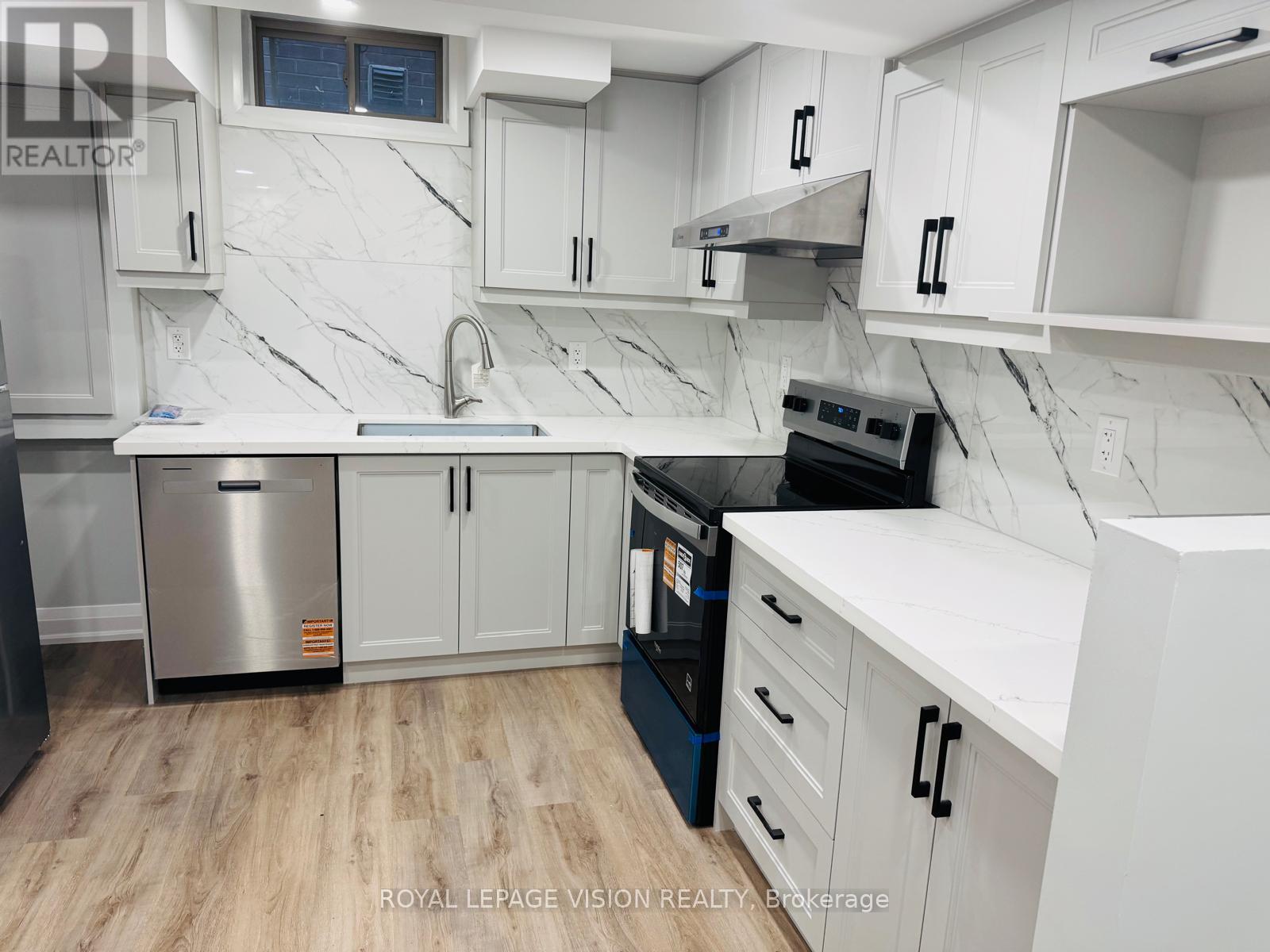 16 Walter Clifford Nesbitt Drive, Whitby, Ontario  L1P 0G5 - Photo 5 - E12315872