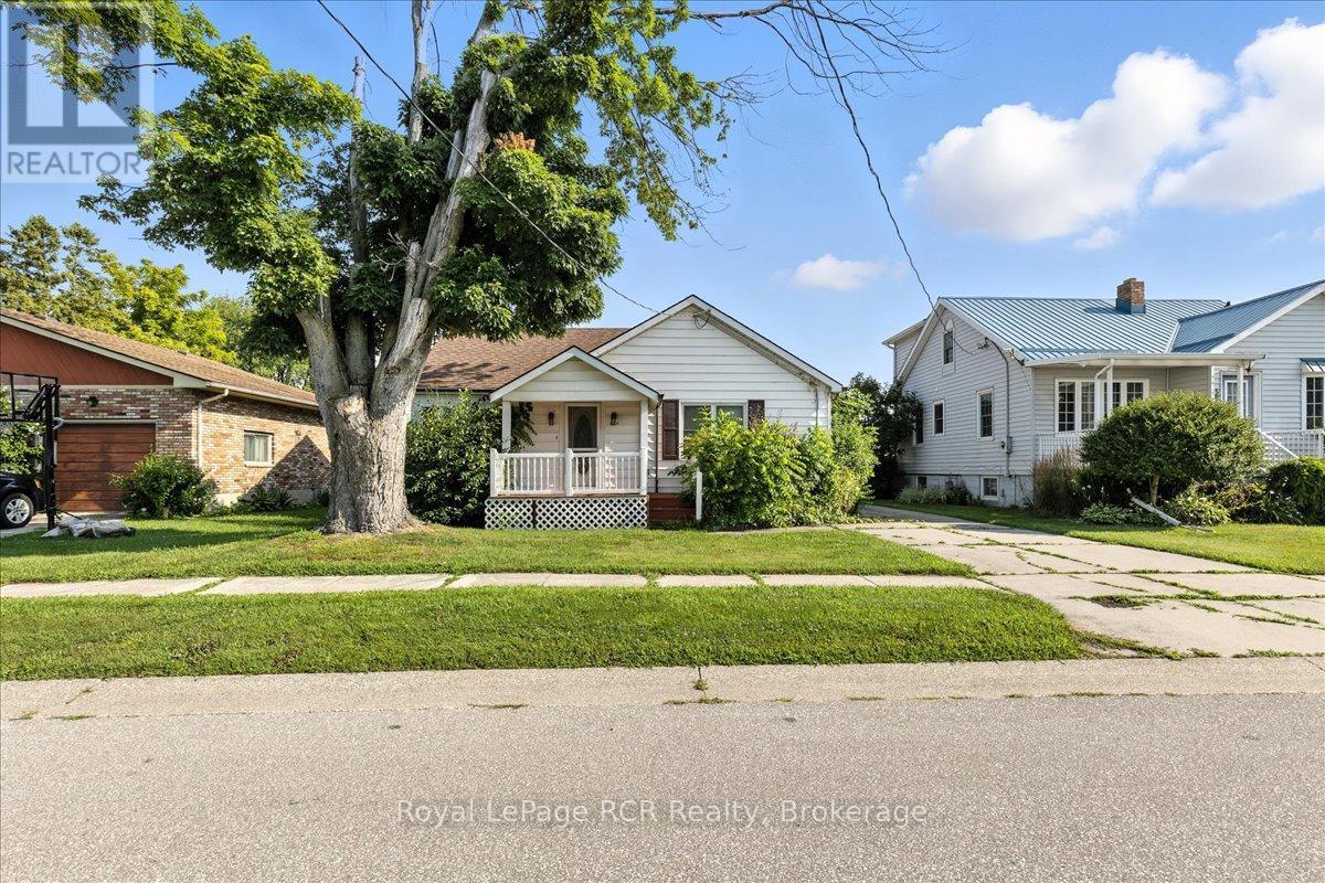 506 John Street, St. Clair, Ontario  N0P 2B0 - Photo 2 - X12316349