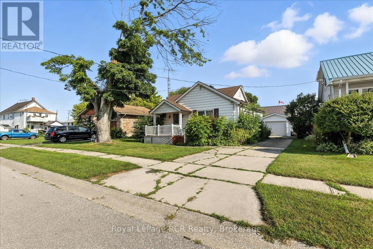 506 John Street, St. Clair, Ontario  N0P 2B0 - Photo 4 - X12316349