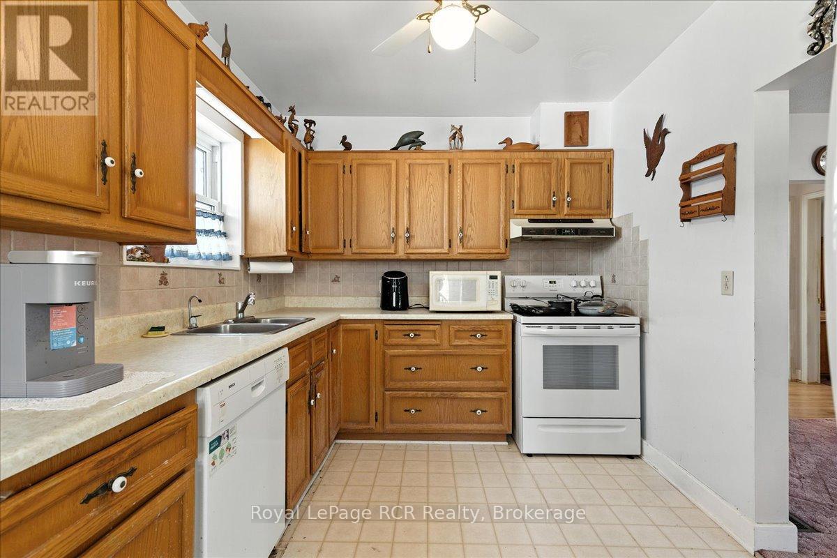 506 John Street, St. Clair, Ontario  N0P 2B0 - Photo 9 - X12316349