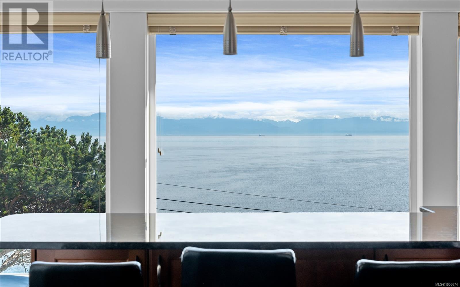 Property at 488 Beach Dr image 4