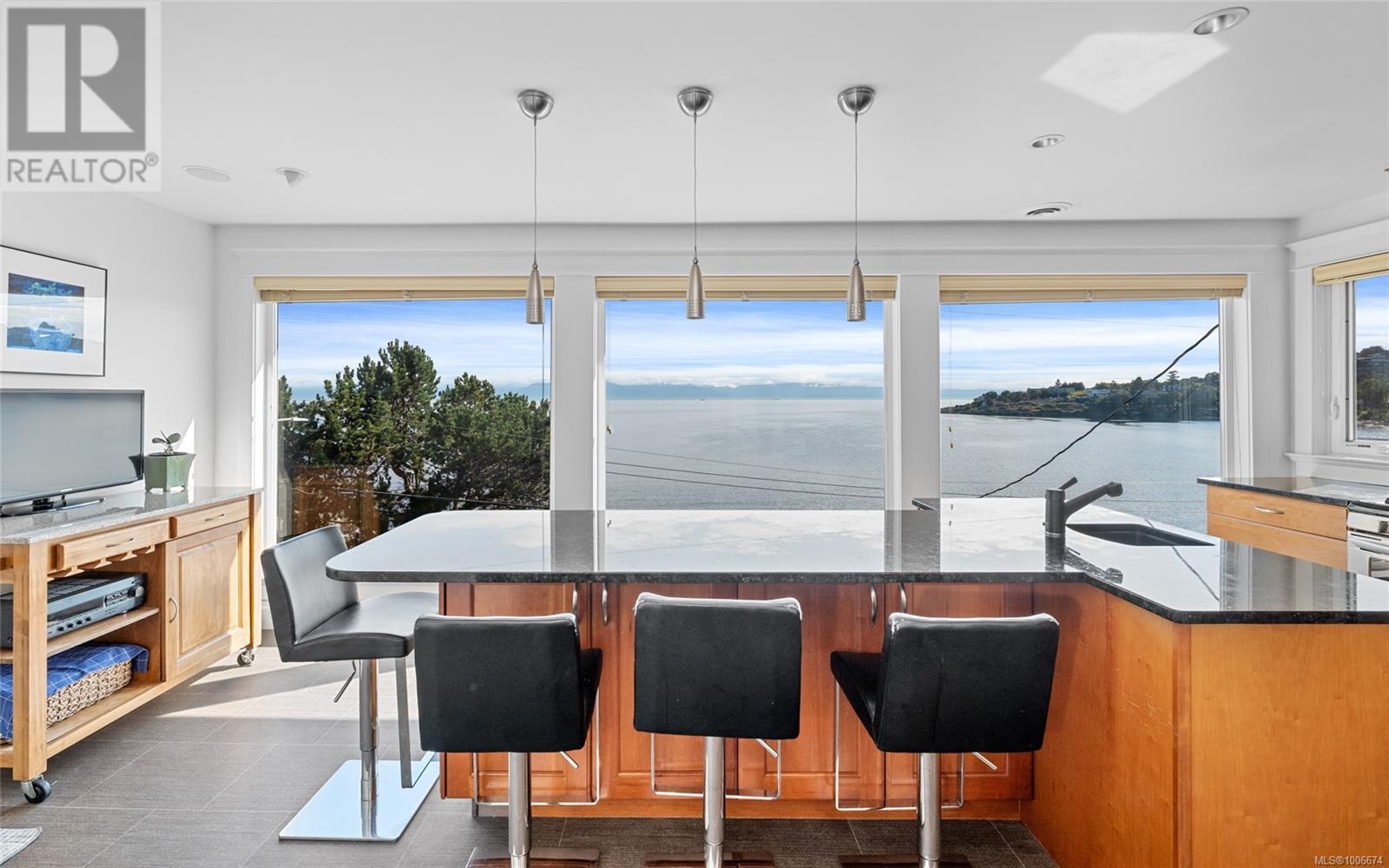 Property at 488 Beach Dr image 3