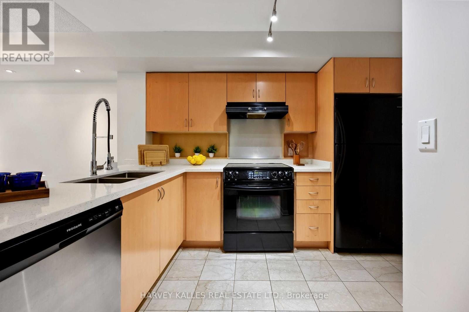 416 - 18 Beverley Street, Toronto, Ontario  M5T 3L2 - Photo 12 - C12313776