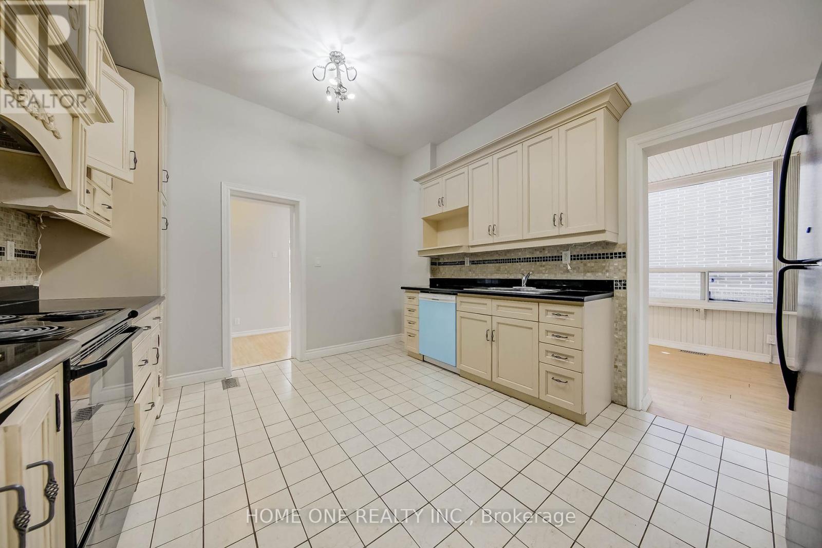 13 Simpson Avenue, Toronto, Ontario  M4K 1A1 - Photo 9 - E12316375