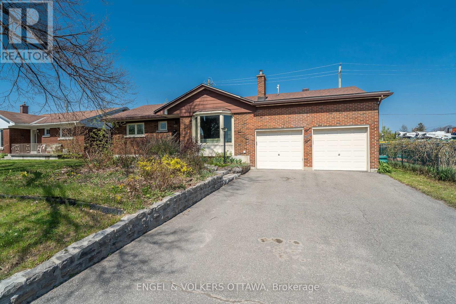Property at 989 CONNAUGHT AVENUE image 1
