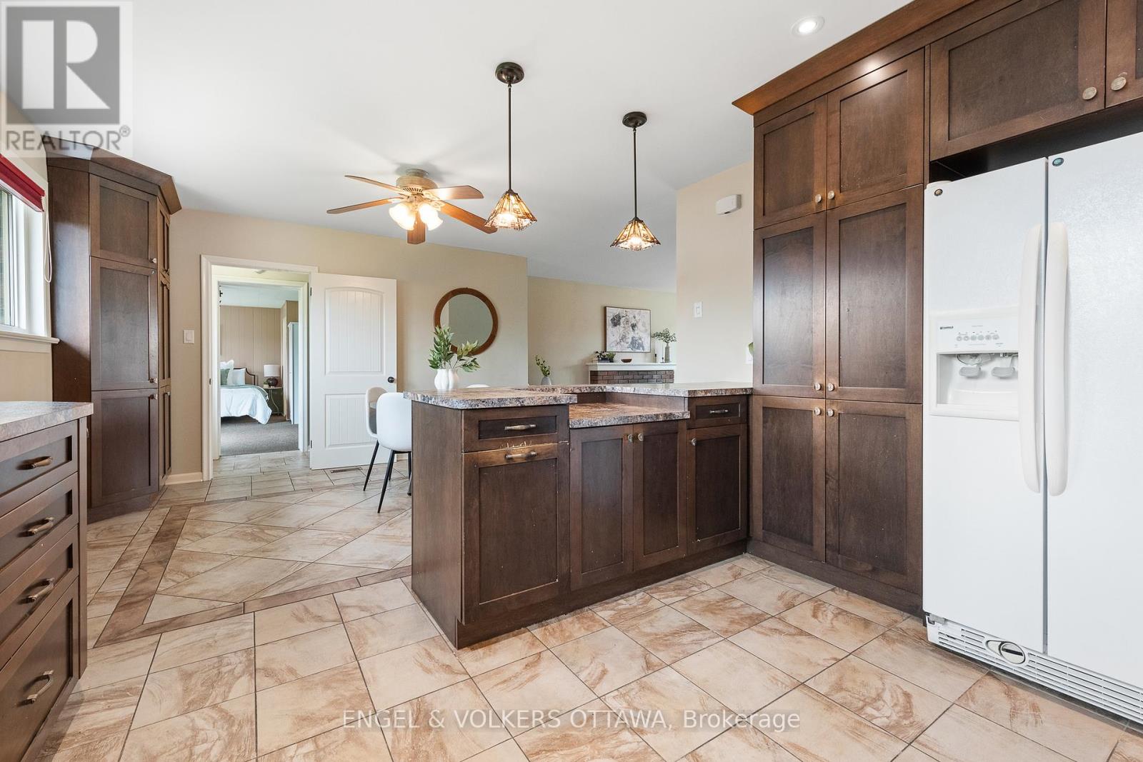 989 Connaught Avenue, Ottawa, Ontario  K2B 5M7 - Photo 12 - X12316396