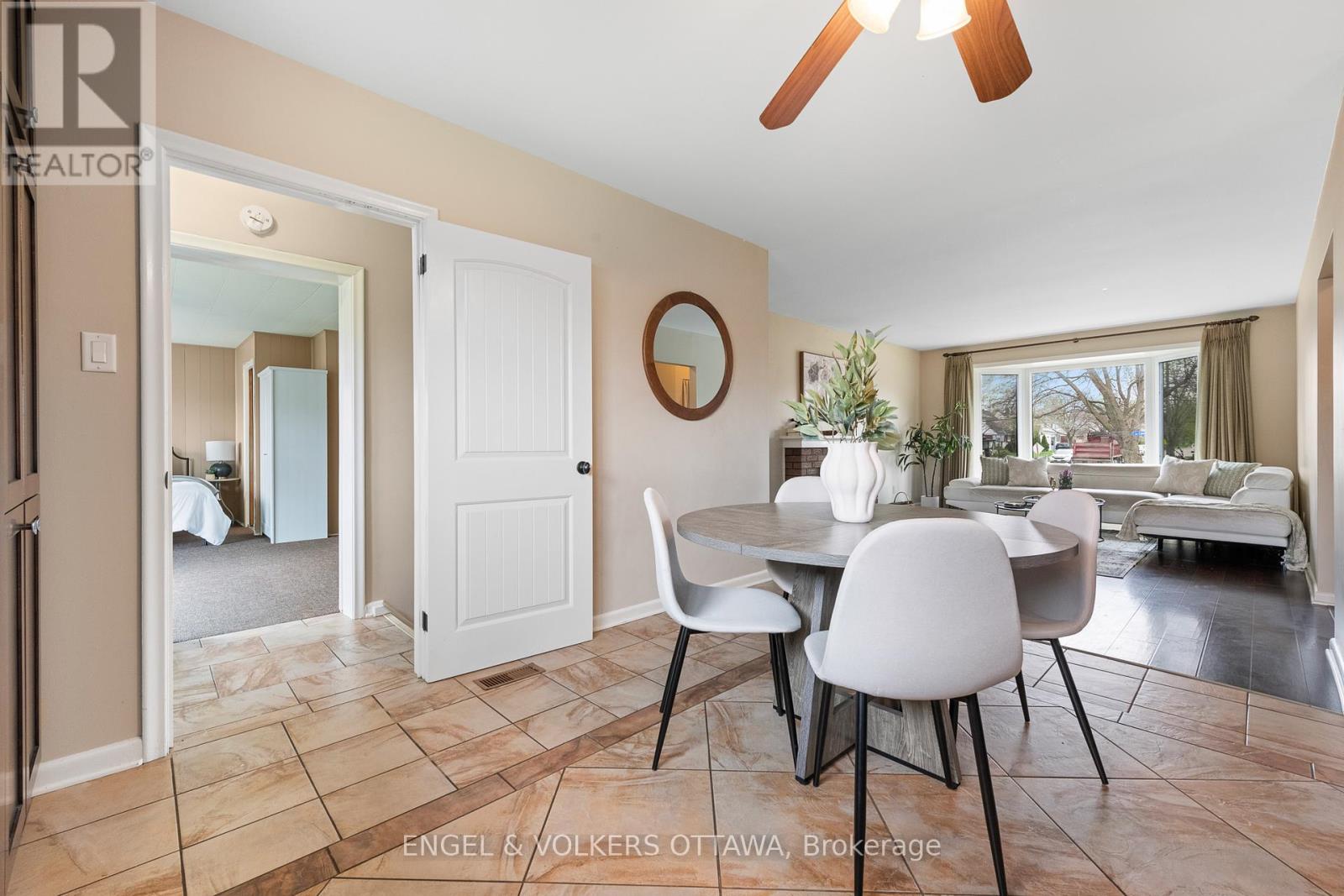 989 Connaught Avenue, Ottawa, Ontario  K2B 5M7 - Photo 13 - X12316396