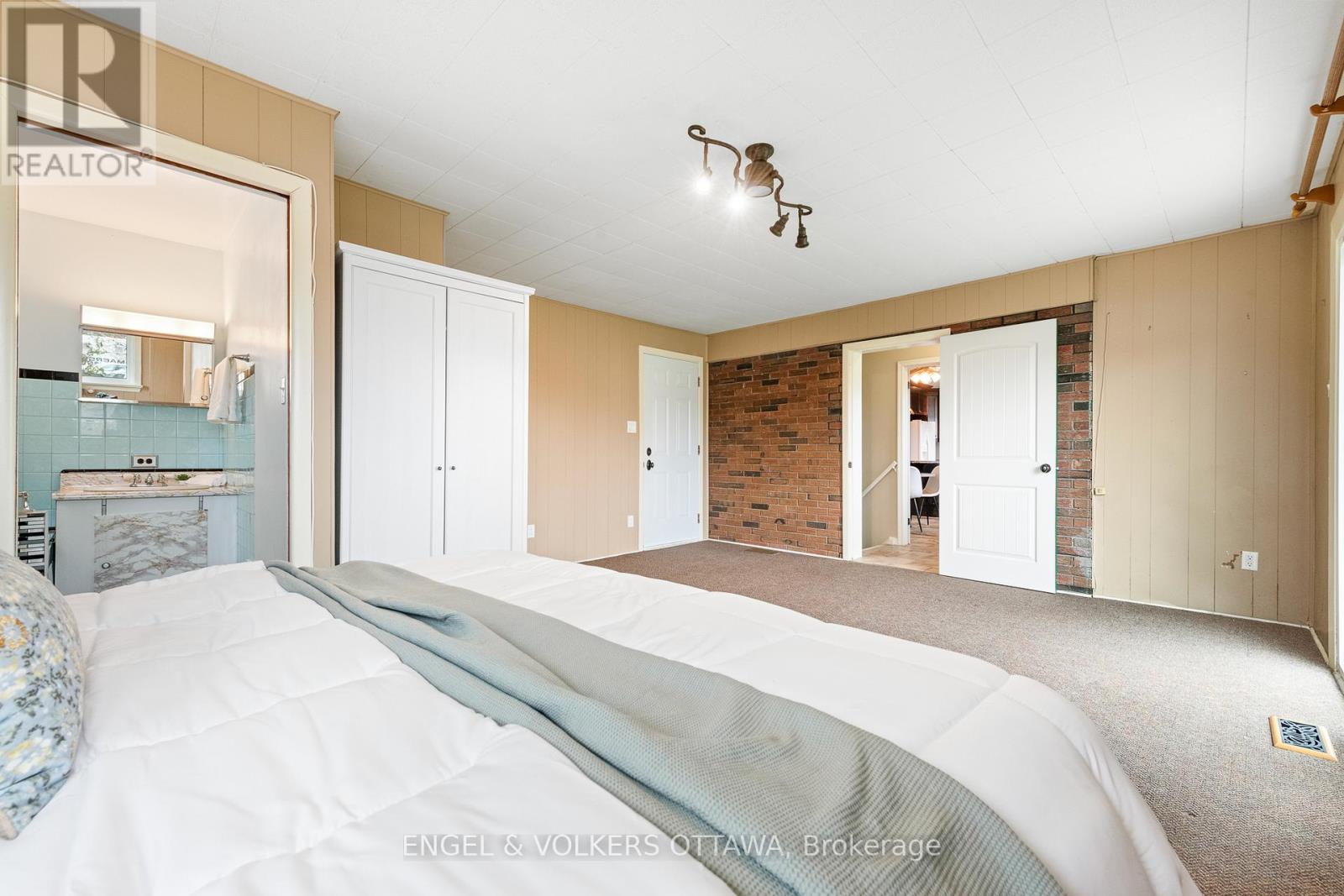 989 Connaught Avenue, Ottawa, Ontario  K2B 5M7 - Photo 16 - X12316396