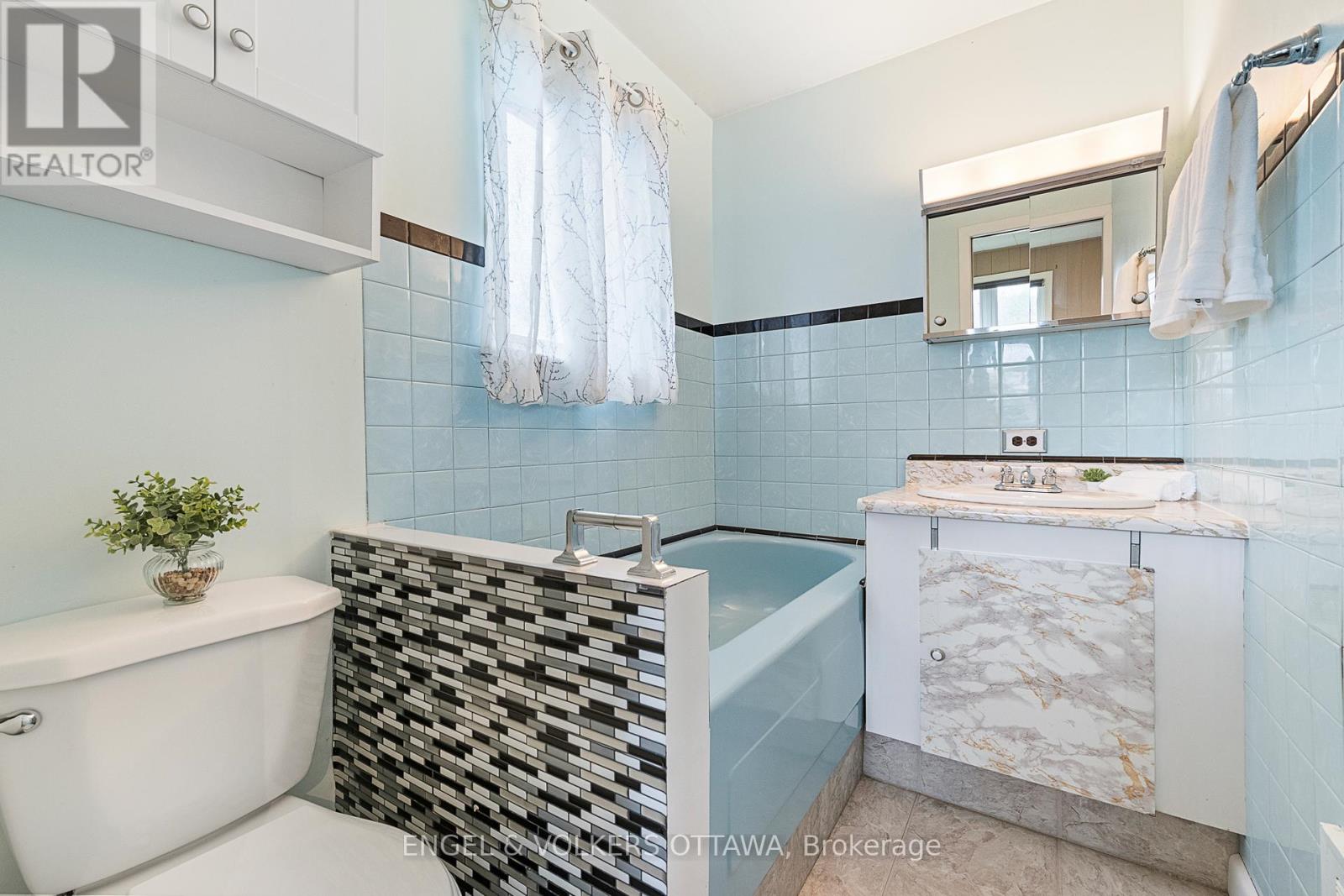989 Connaught Avenue, Ottawa, Ontario  K2B 5M7 - Photo 17 - X12316396