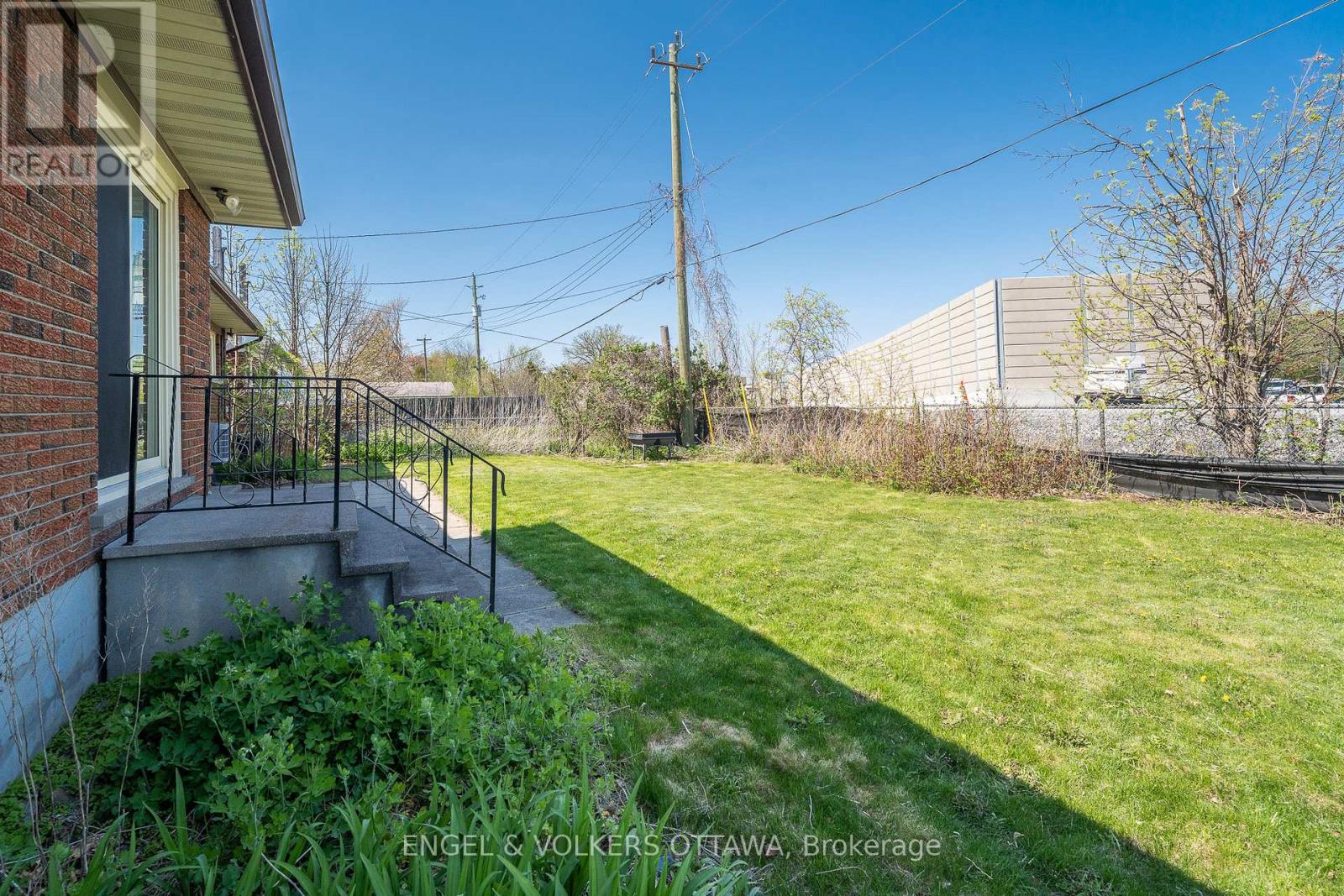 989 Connaught Avenue, Ottawa, Ontario  K2B 5M7 - Photo 29 - X12316396