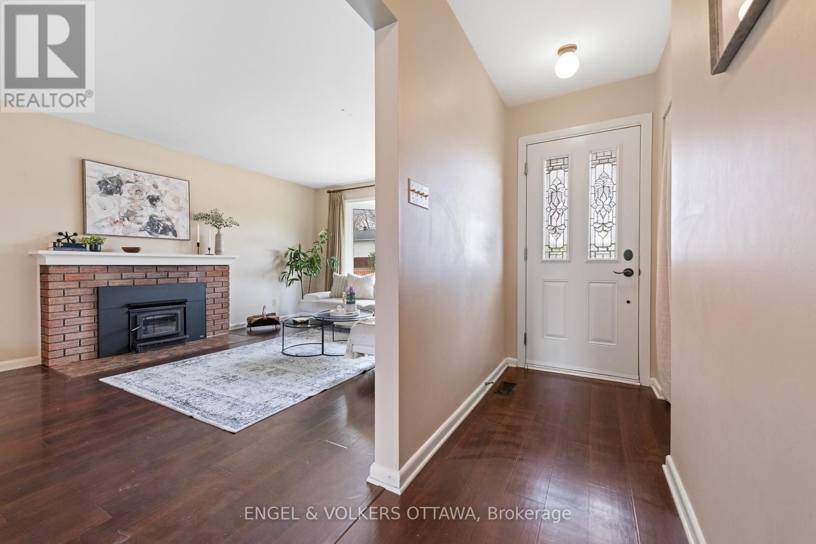 Property at 989 CONNAUGHT AVENUE image 3