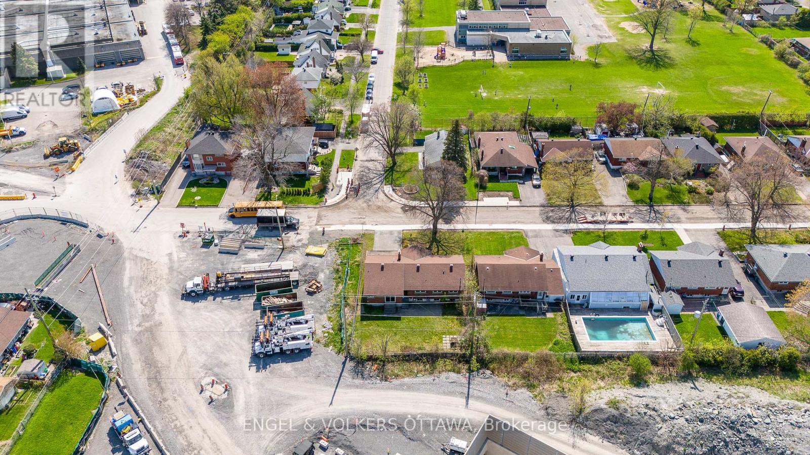 989 Connaught Avenue, Ottawa, Ontario  K2B 5M7 - Photo 32 - X12316396