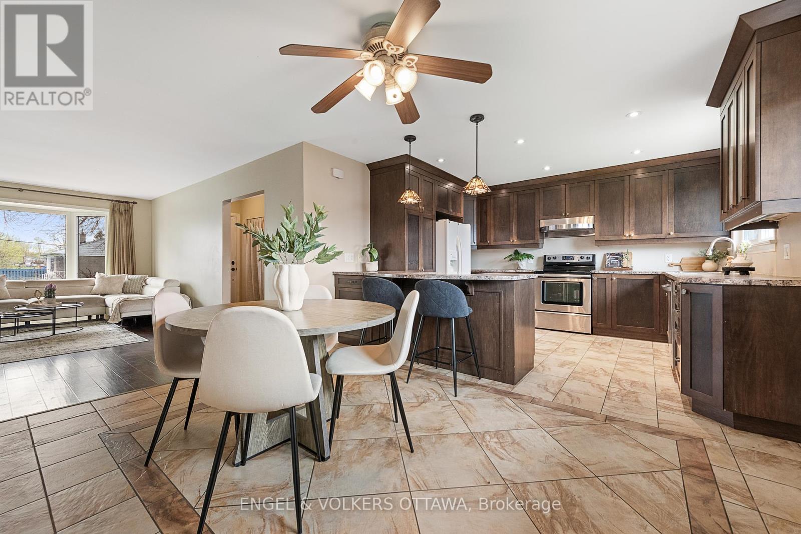 989 Connaught Avenue, Ottawa, Ontario  K2B 5M7 - Photo 7 - X12316396