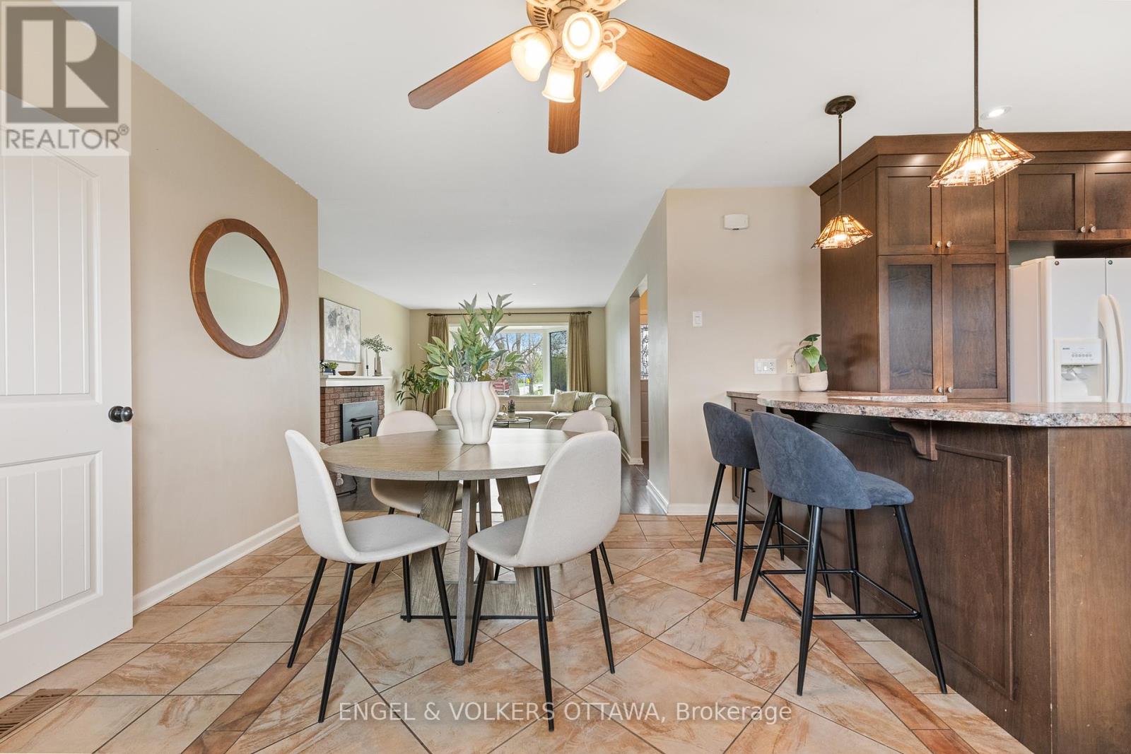 989 Connaught Avenue, Ottawa, Ontario  K2B 5M7 - Photo 8 - X12316396