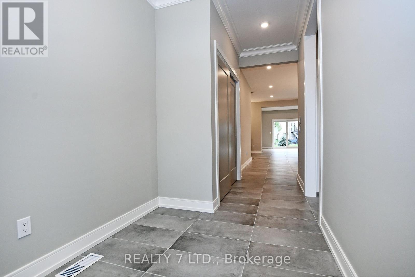 Property at 566 OLD COURSE TRAIL image 5