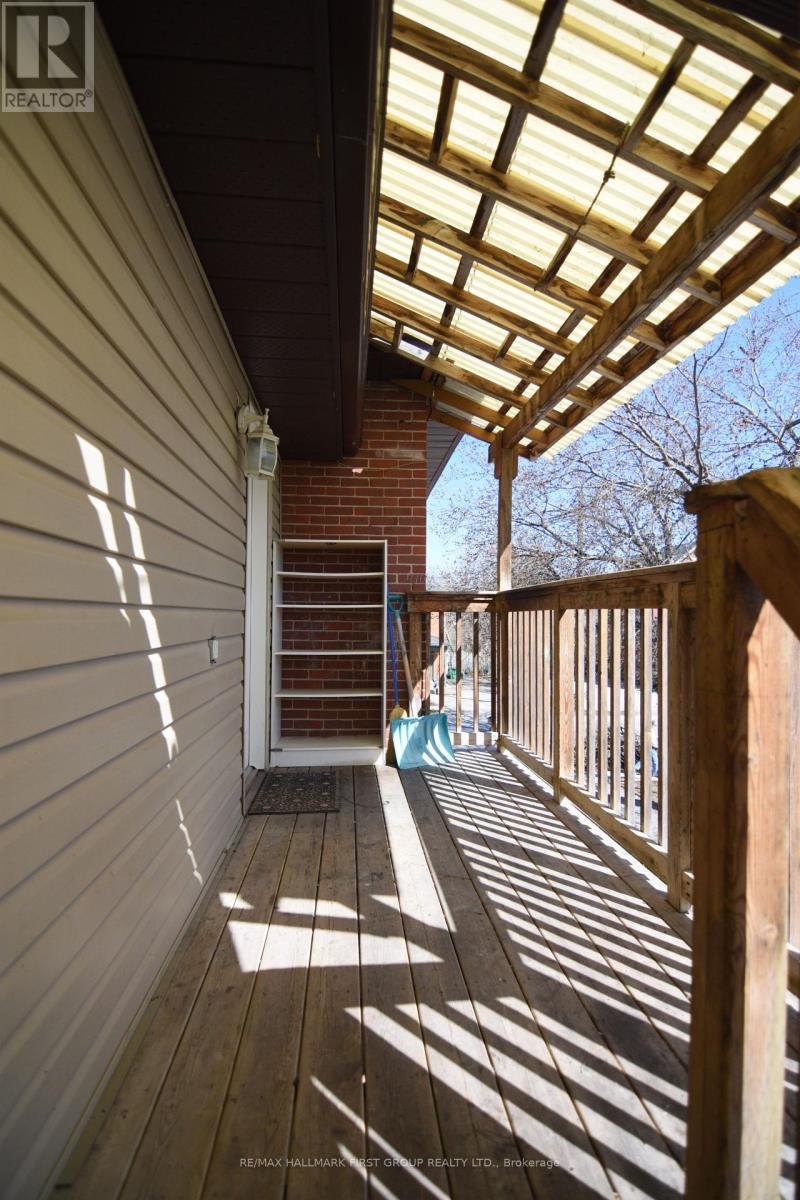 Upper - 509 Parnell Street, Peterborough Central, Ontario  K9J 4J3 - Photo 3 - X12316384