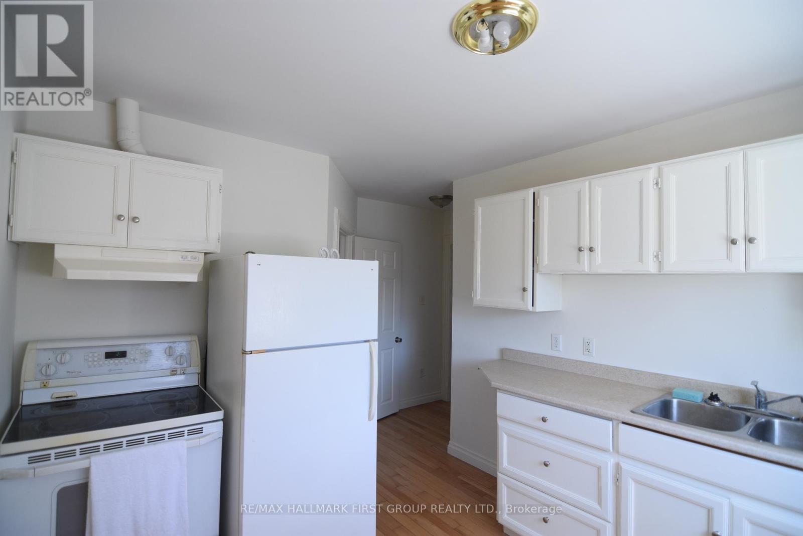 Upper - 509 Parnell Street, Peterborough Central, Ontario  K9J 4J3 - Photo 4 - X12316384